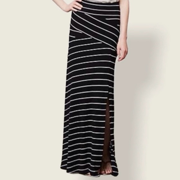 Anthropologie Dresses & Skirts - Anthropologie Bordeaux Black & White Skirt Stripes Size XS